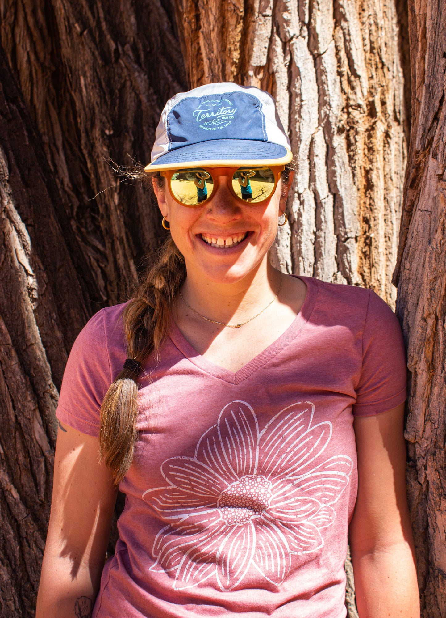 Daisy Ladies V Tee in Heathered Blush