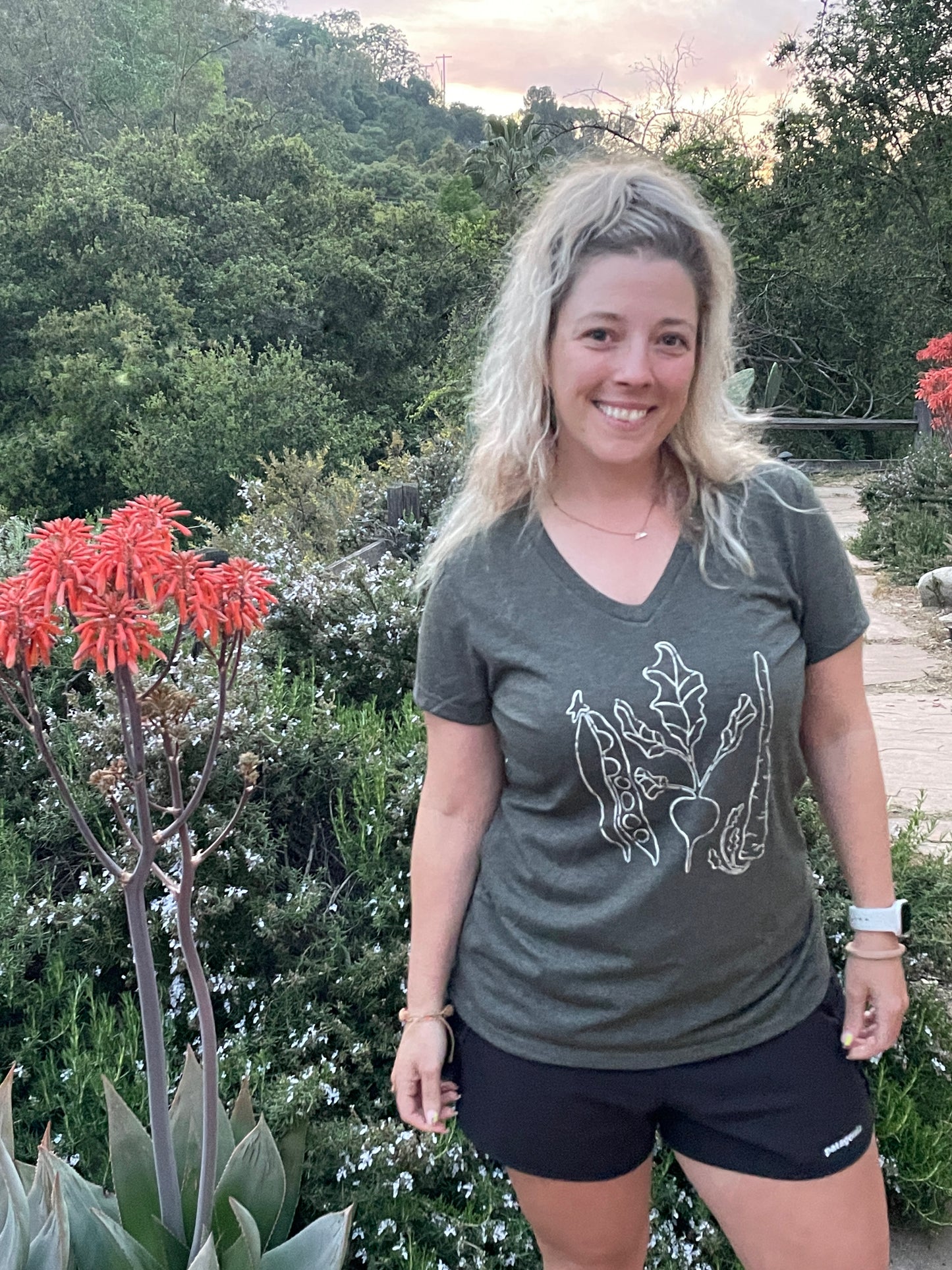 Veggies Ladies V Tee in Heathered Moss