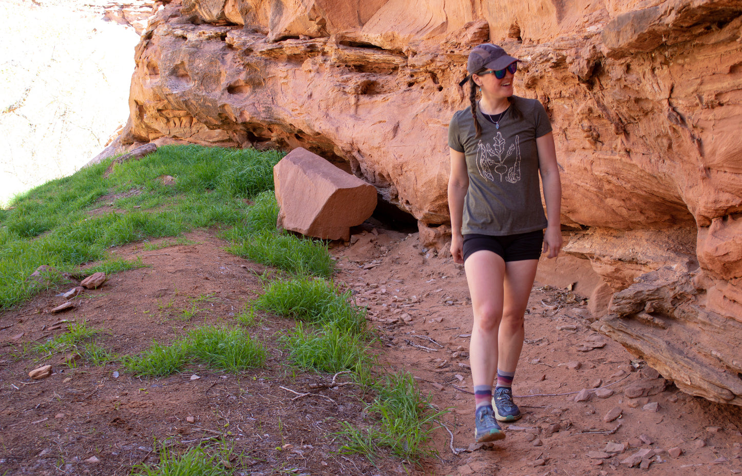 Veggies Ladies V Tee in Heathered Moss