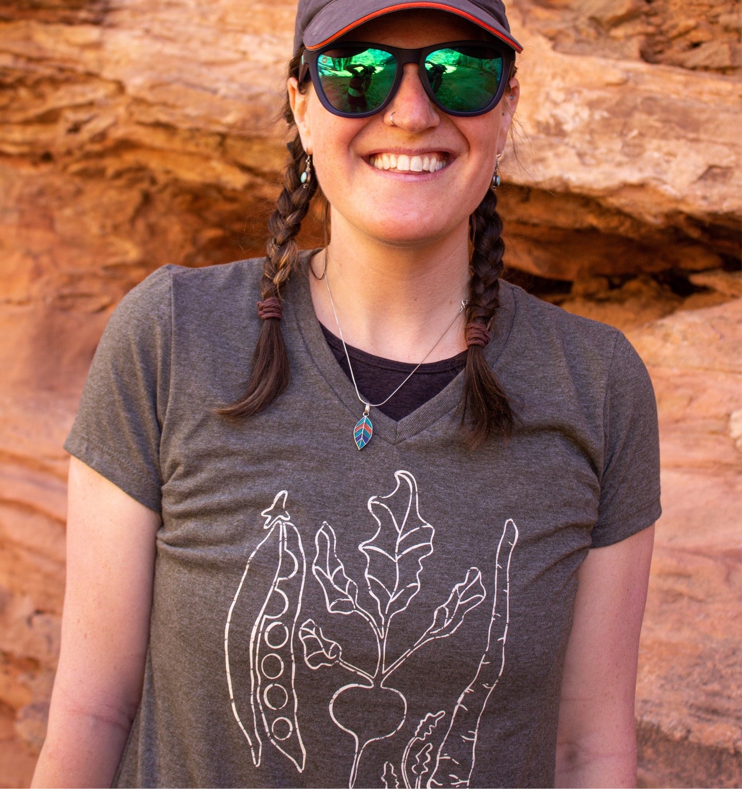 Veggies Ladies V Tee in Heathered Moss